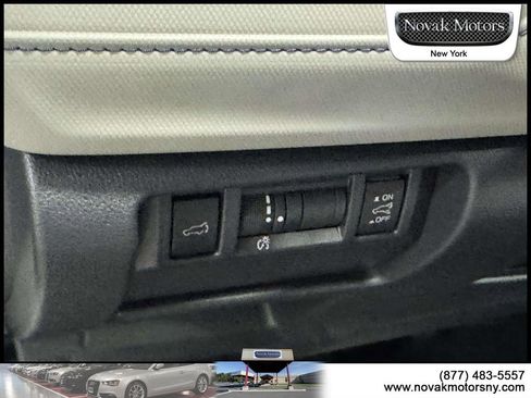 Used 2025 Subaru Forester Premium AWD/4WD image 18