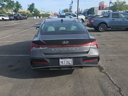 Used 2024 Hyundai Elantra Limited image 7