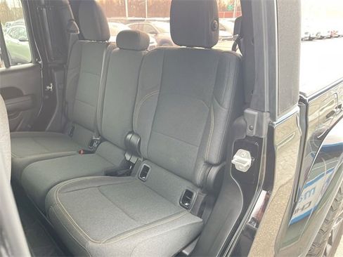 Used 2024 Jeep Gladiator Sport image 23