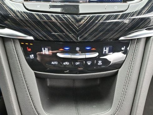 Used 2025 Cadillac XT6 Premium Luxury image 26