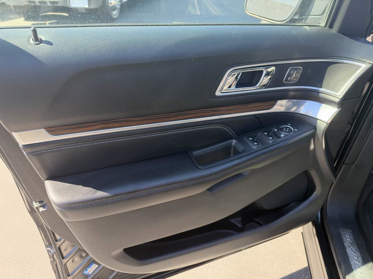 Used 2016 Ford Explorer Limited FWD image 9