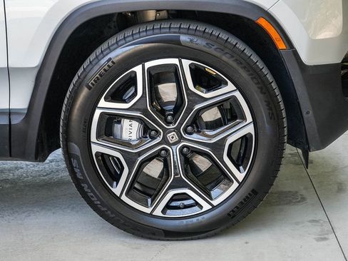 Used 2025 Rivian R1S Adventure AWD/4WD image 11