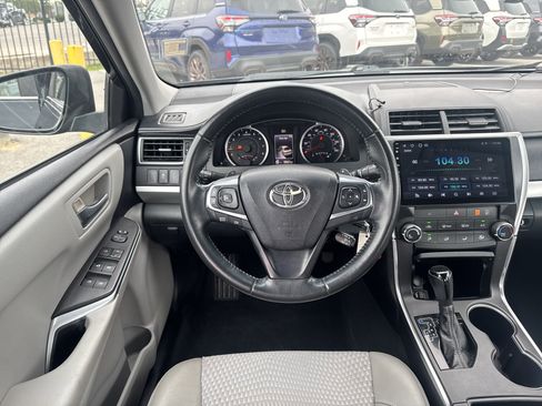 Used 2015 Toyota Camry SE FWD image 10