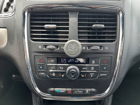 Used 2018 Dodge Grand Caravan GT FWD image 28