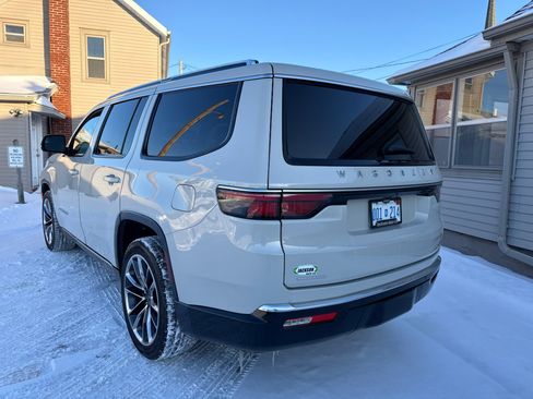 Used 2022 Jeep Wagoneer Series III w/ Premium Group I image 3