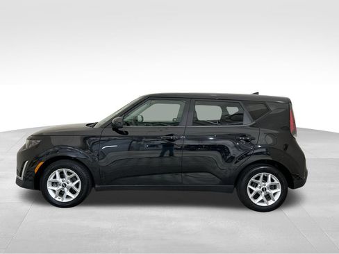 Used 2023 Kia Soul LX w/ LX Technology Package FWD image 2