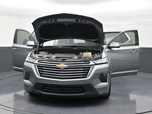 Used 2023 Chevrolet Traverse Premier FWD image 33