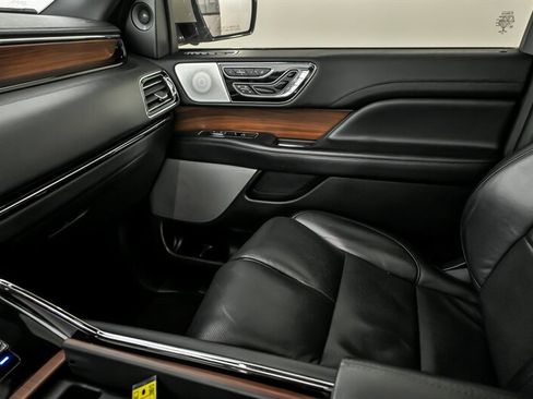 Used 2021 Lincoln Navigator Reserve image 33