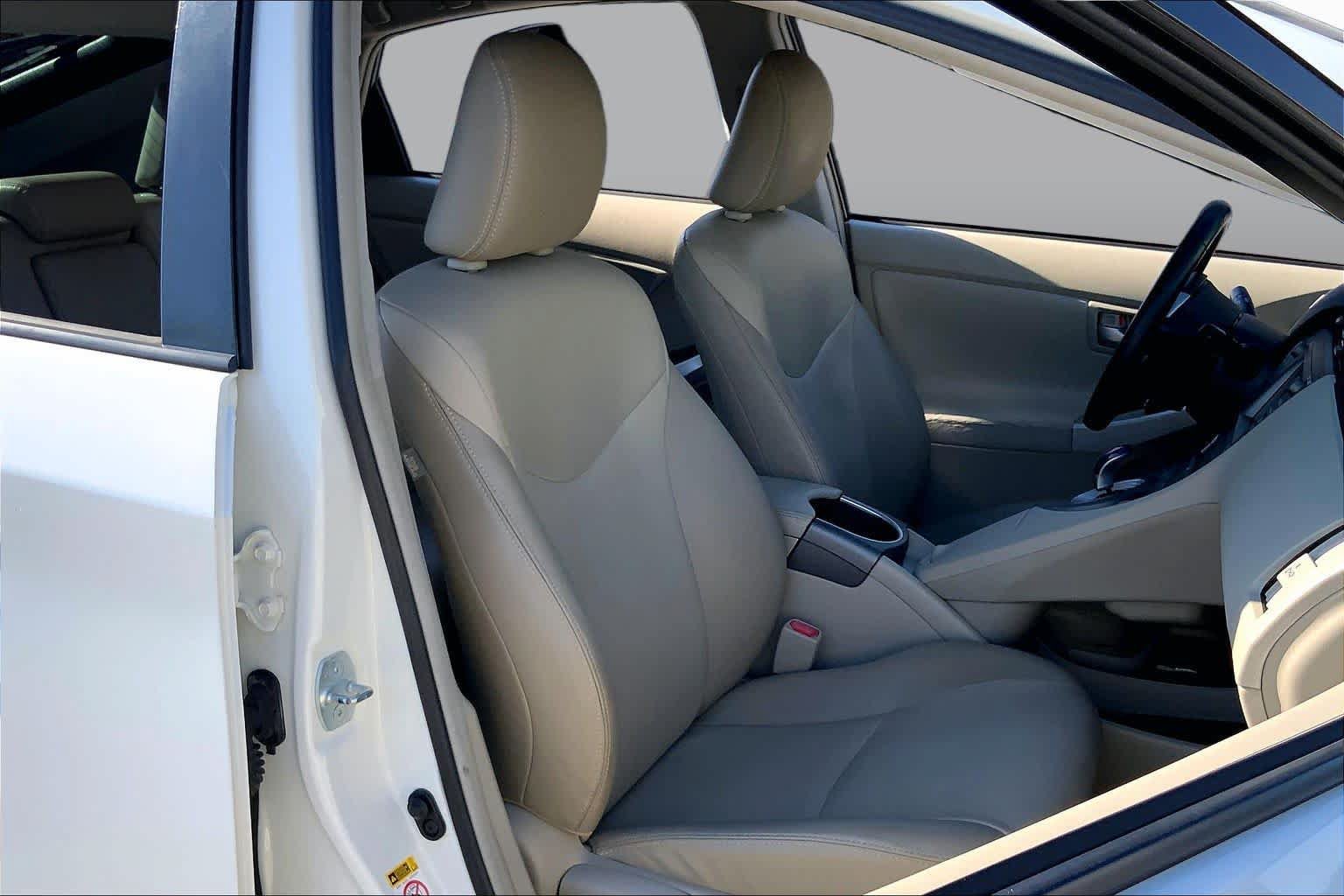 Used 2014 Toyota Prius Four w/ Solar Roof Package FWD image 8