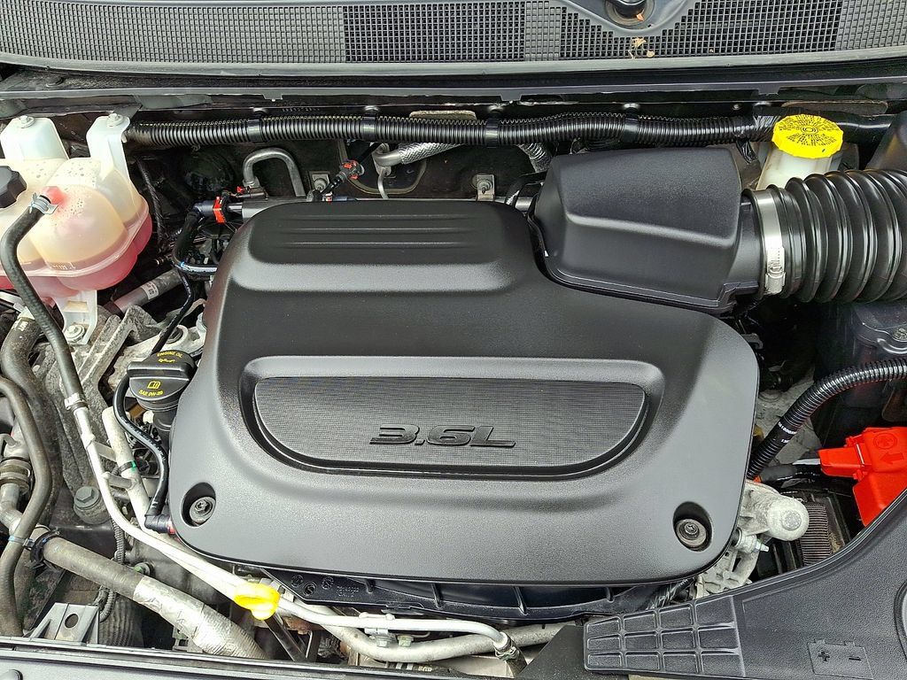 Used 2023 Chrysler Pacifica Touring-L FWD image 31