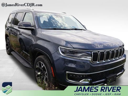 Used 2024 Jeep Wagoneer Series III AWD/4WD image 9