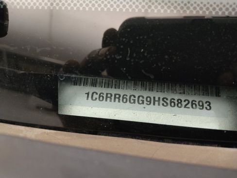 Used 2017 RAM 1500 Classic SLT image 33