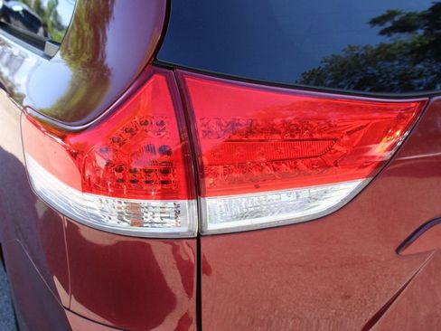 Used 2013 Toyota Sienna LE w/ Towing Pkg FWD image 10
