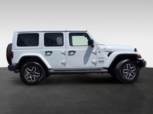 Used 2024 Jeep Wrangler Unlimited Sahara AWD/4WD image 4