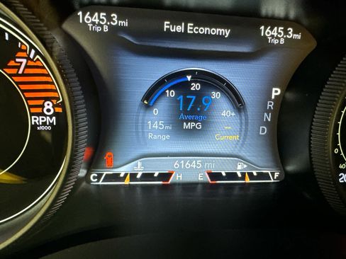Used 2019 Jeep Cherokee Limited w/ Luxury Group AWD/4WD image 16