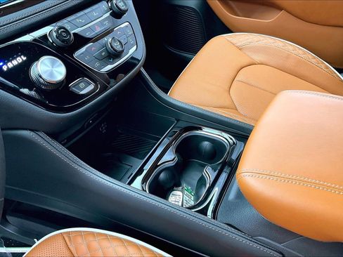 New 2026 Chrysler Pacifica Pinnacle image 8