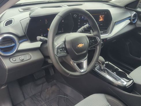 Used 2024 Chevrolet Trax LT w/ Driver Confidence Package FWD image 12