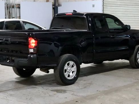 Used 2019 Toyota Tacoma SR image 5