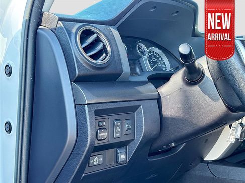 Used 2017 Toyota Tundra SR5 w/ SR5 Upgrade Package image 11