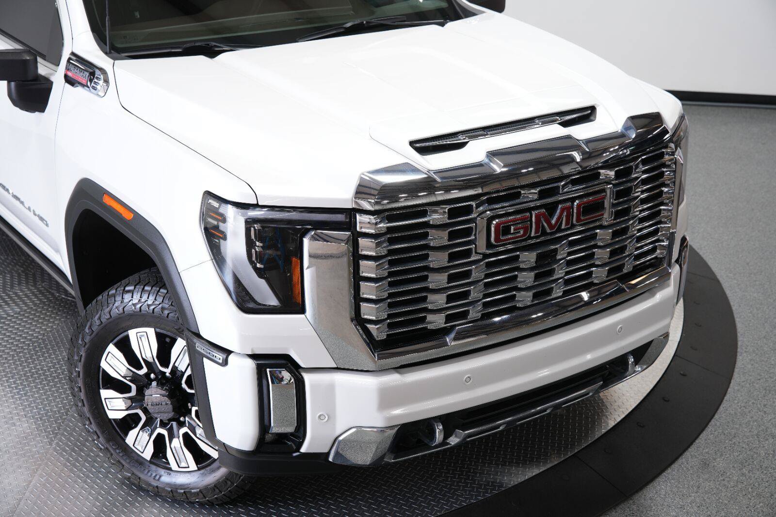 Certified 2024 GMC Sierra 2500 Denali w/ Denali Reserve Package AWD/4WD image 63