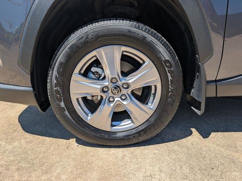 Used 2025 Toyota RAV4 LE AWD/4WD image 9