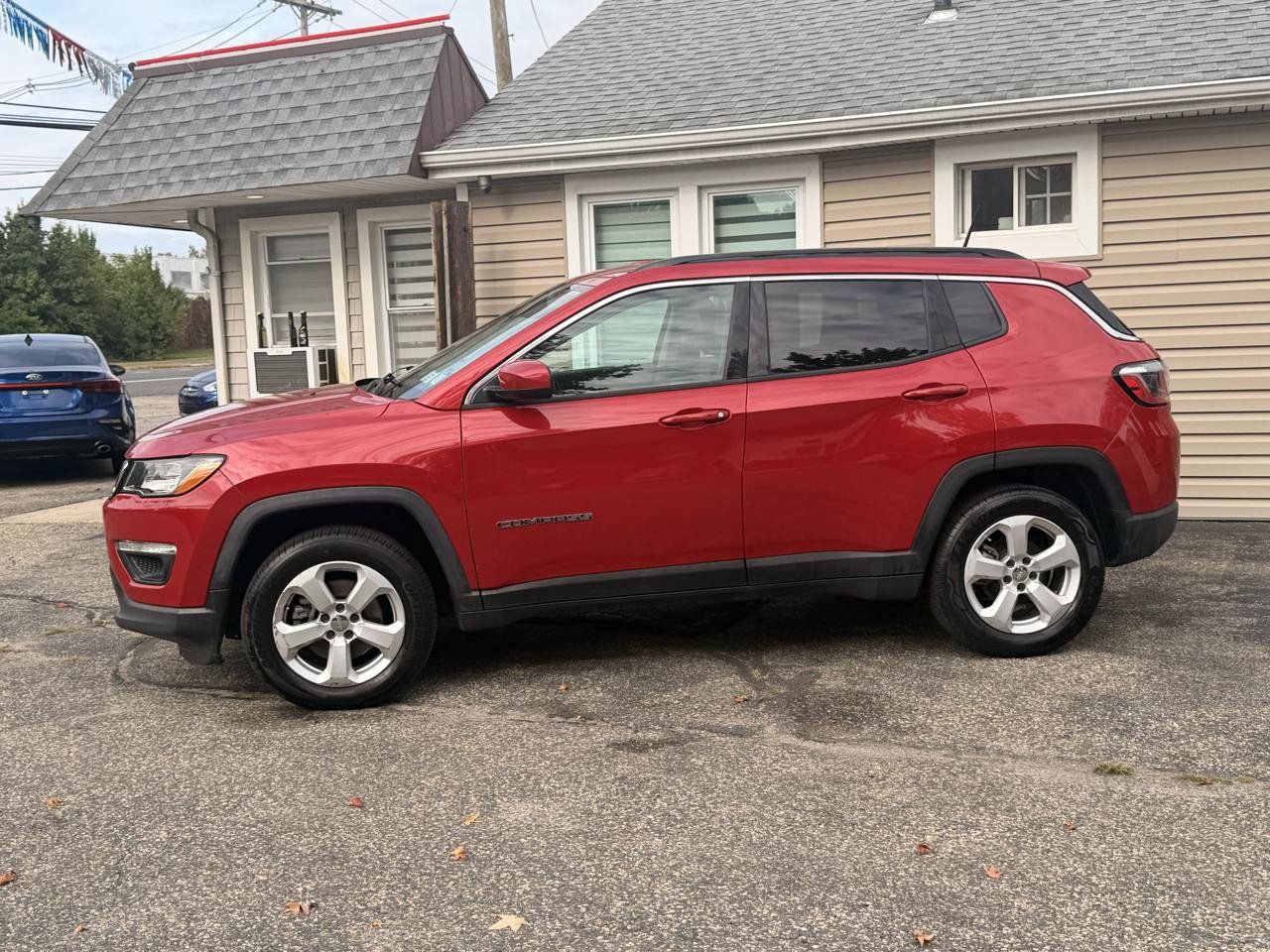 Used 2018 Jeep Compass Latitude AWD/4WD image 3