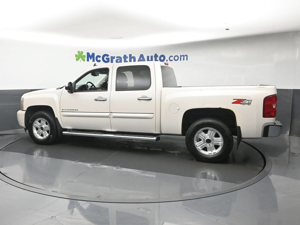 Used 2011 Chevrolet Silverado 1500 LTZ w/ LTZ White Diamond Edition AWD/4WD image 25