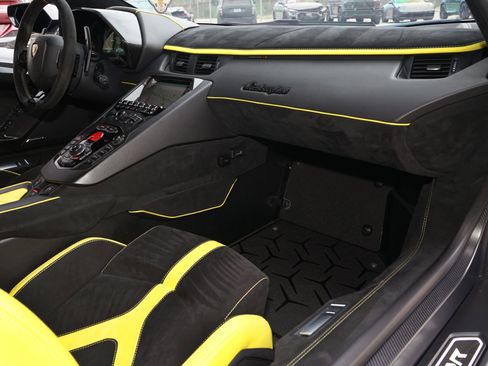 Used 2019 Lamborghini Aventador SVJ image 24