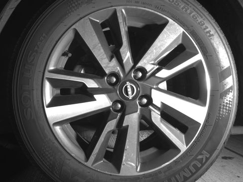 Used 2025 Nissan Versa SV image 12