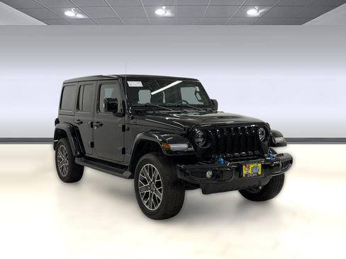 Used 2023 Jeep Wrangler Unlimited Sahara AWD/4WD image 6
