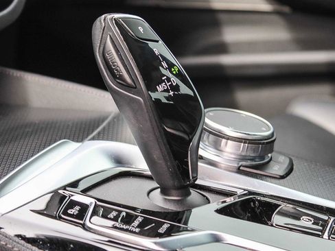 Used 2023 BMW M550i xDrive image 22