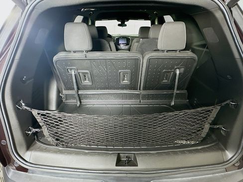 Used 2023 Chevrolet Traverse LT image 28