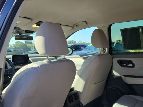 Certified 2023 Nissan Rogue SV FWD image 12