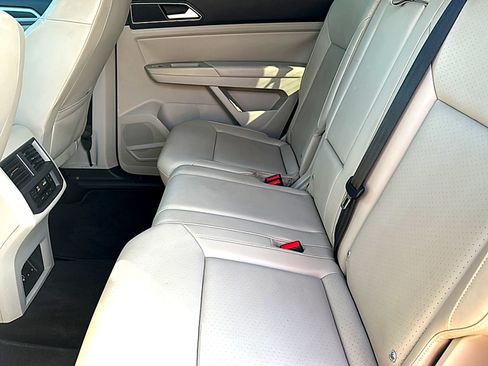 Used 2018 Volkswagen Atlas SEL w/ R-Line Package AWD/4WD image 19
