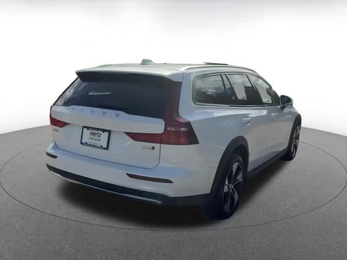 Used 2025 Volvo V60 B5 Cross Country Plus image 14