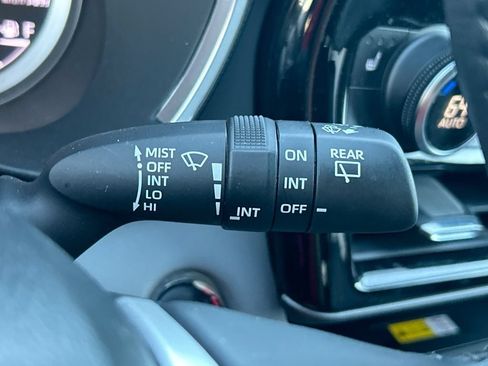 Used 2023 Toyota Highlander XLE AWD/4WD image 20