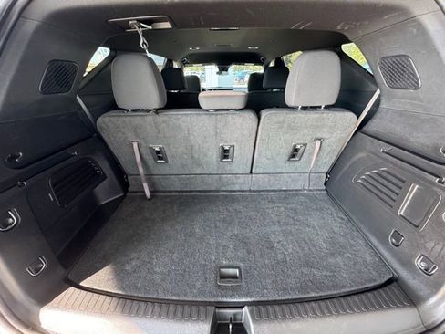 Used 2025 Chevrolet Traverse LT image 10