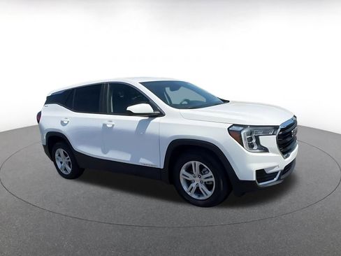 Used 2024 GMC Terrain SLE FWD image 2