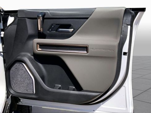 Certified 2025 GMC Hummer EV 3X w/ LPO, Dark Essentials Package AWD/4WD image 21