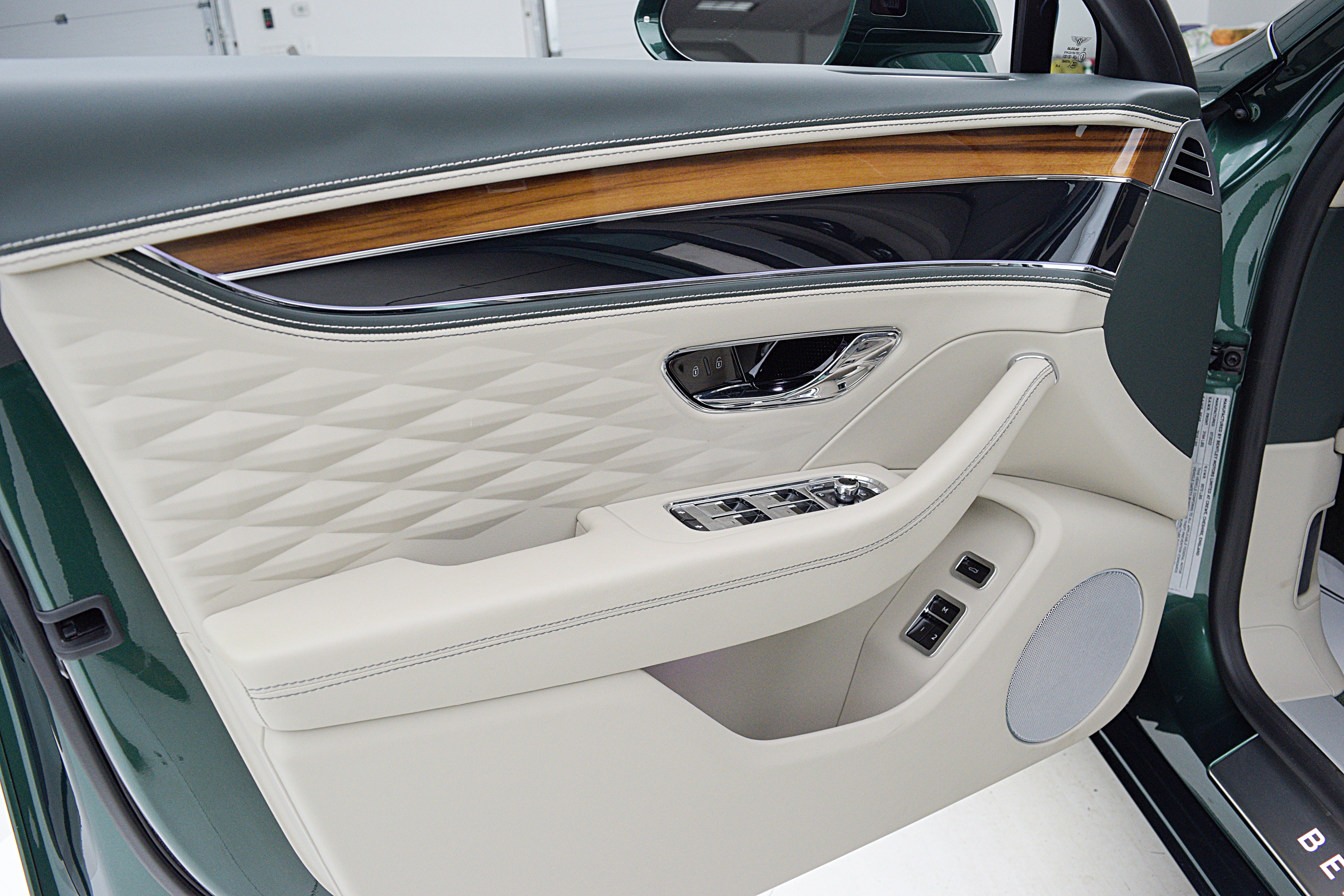 Certified 2022 Bentley Flying Spur V8 AWD/4WD image 41