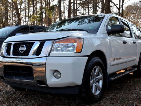 Used 2014 Nissan Titan SV w/ SV Value Truck Package image 2