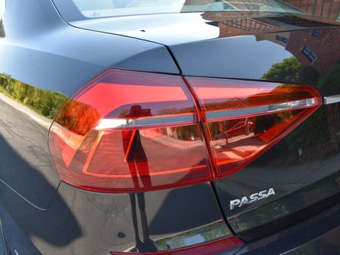 Used 2017 Volkswagen Passat 1.8T R-Line FWD image 35