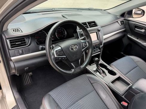 Used 2015 Toyota Camry SE w/ Moonroof Package FWD image 7