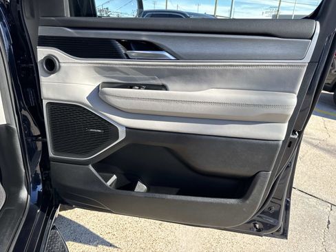 Certified 2025 Jeep Wagoneer 4WD image 14