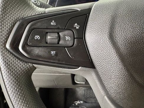 Used 2025 Chevrolet Trax LT FWD image 24