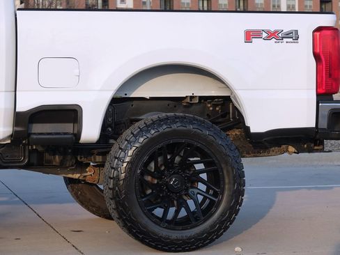 Used 2023 Ford F250 XLT w/ FX4 Off-Road Package image 12