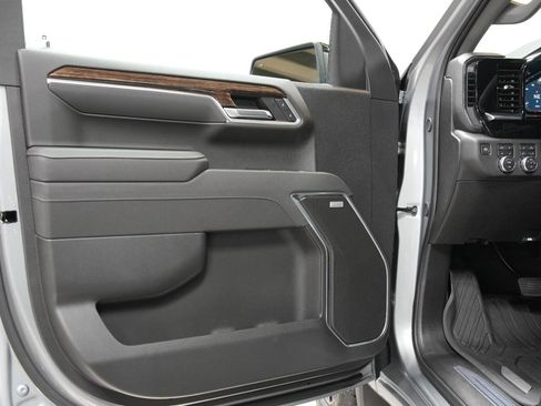 New 2025 GMC Sierra 1500 Elevation image 21