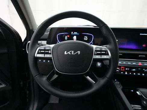 Used 2025 Kia Telluride S image 4