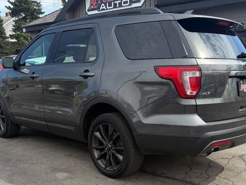 Used 2017 Ford Explorer XLT w/ Equipment Group 202A AWD/4WD image 19
