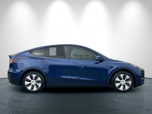 Used 2024 Tesla Model Y Long Range AWD/4WD image 3